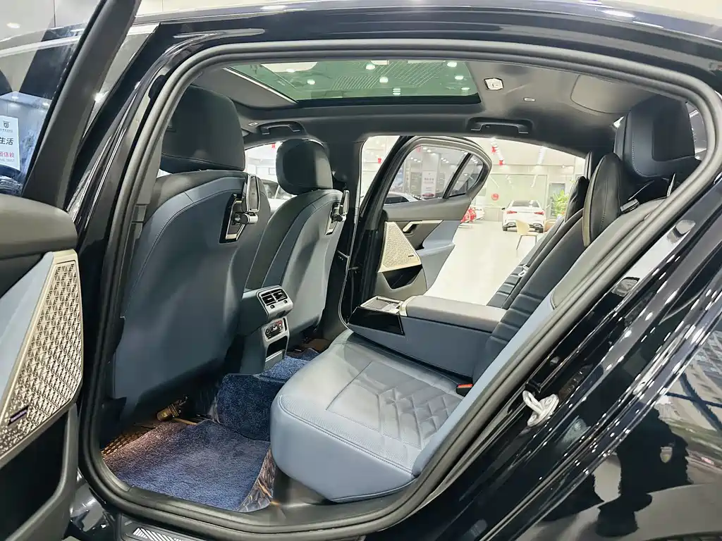 BMW 5 Series 2024 530Li Exclusive M Sports Package купить на сайте DeffCars