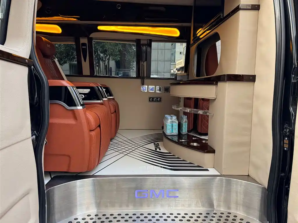 SAVANA 2011 6.0L Business Star 7-seater купить на сайте DeffCars