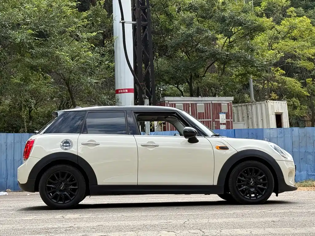 MINI 2016 1.5T COOPER five-door version купить на сайте DeffCars
