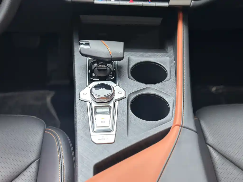 Changan UNI-V 2022 1.5T premium model купить на сайте DeffCars