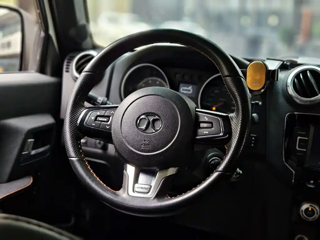 Beijing off-road BJ40 2016 40L 2.3T automatic four-wheel drive exclusive version купить на сайте DeffCars