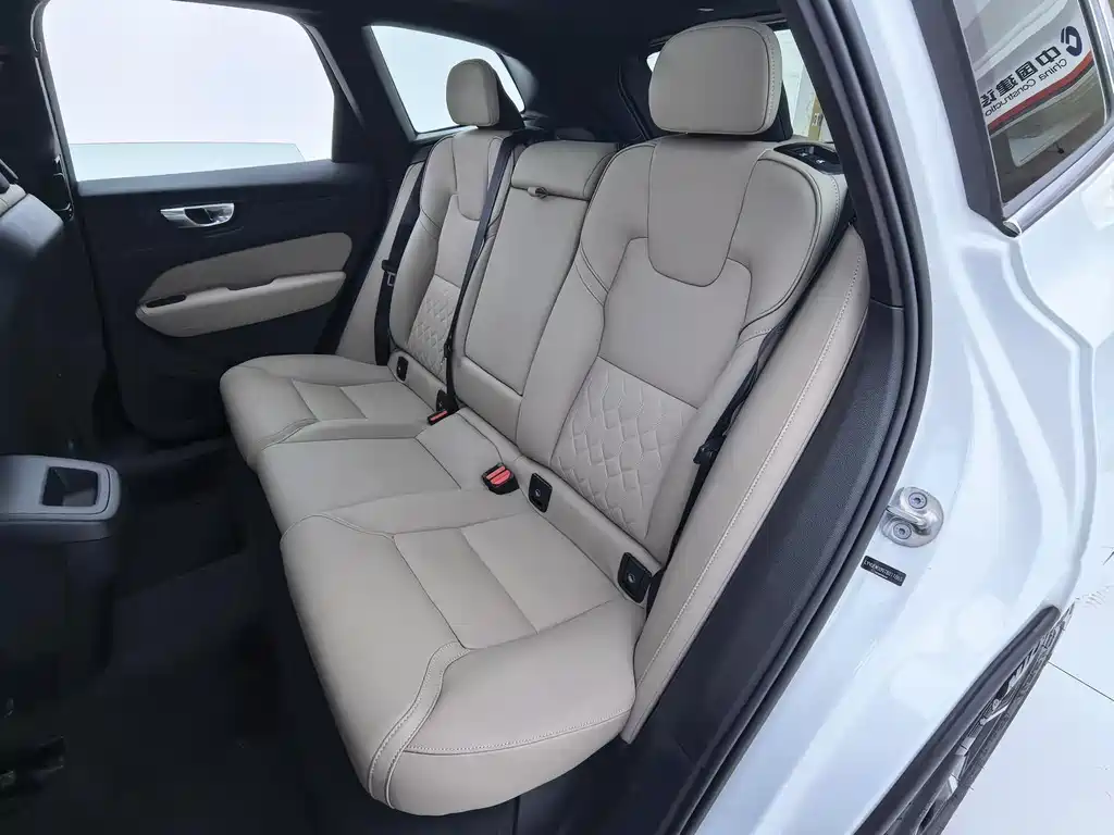 Volvo XC60 2026 B5 four-wheel drive Zhiyi Luxury Edition купить на сайте DeffCars
