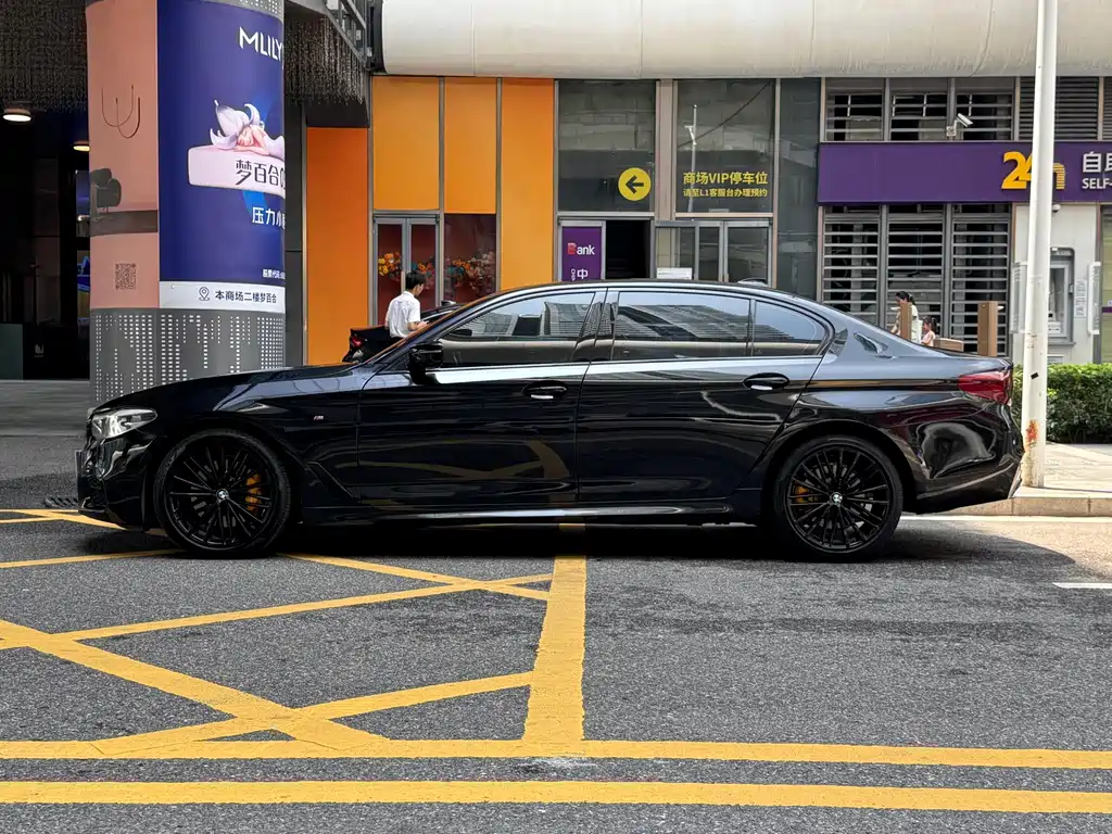 BMW 5 Series 2019 facelift 530Li leading M sports package купить на сайте DeffCars