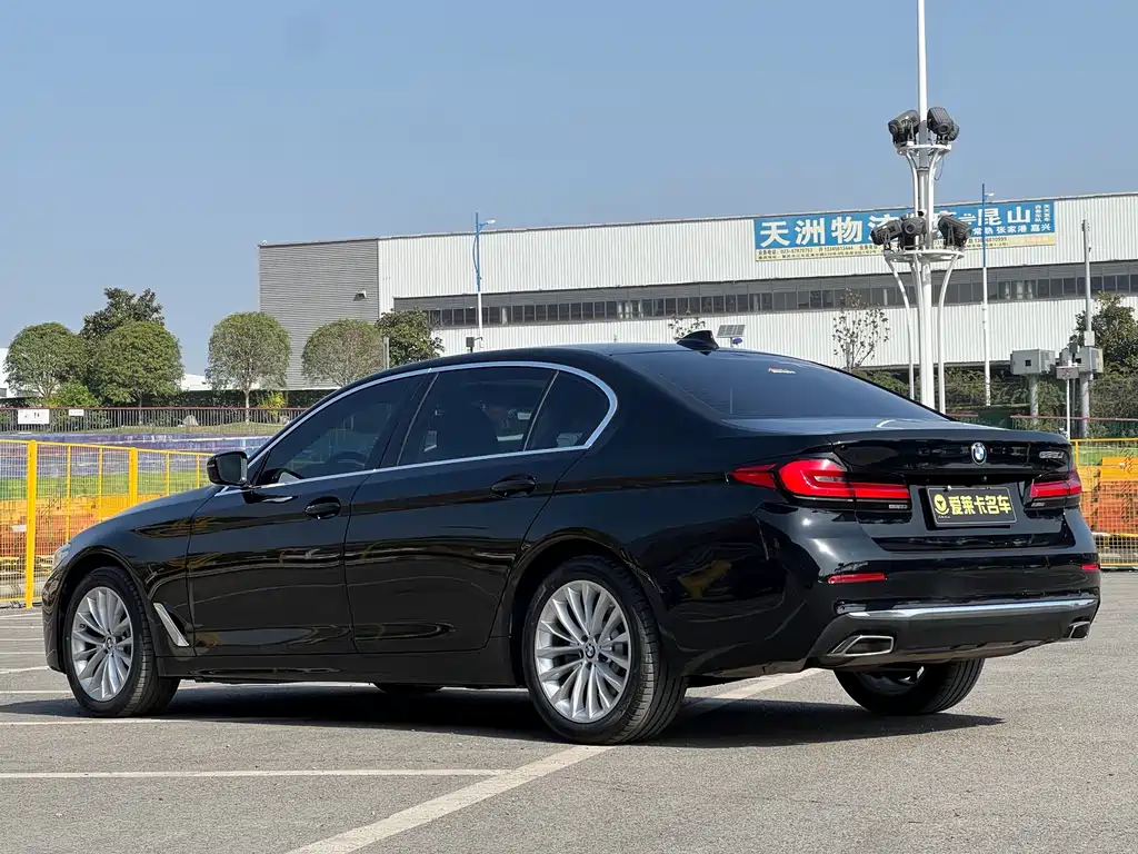 BMW 5 Series 2021 525Li Luxury Package купить на сайте DeffCars