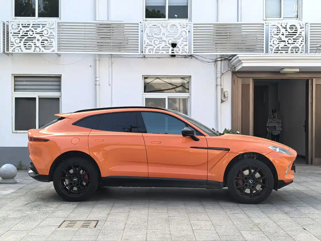 Aston Martin DBX 2022 4.0T V8 купить на сайте DeffCars