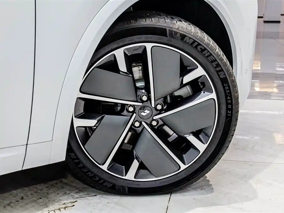Ideal L8 2025 Max smart refresh version купить на сайте DeffCars