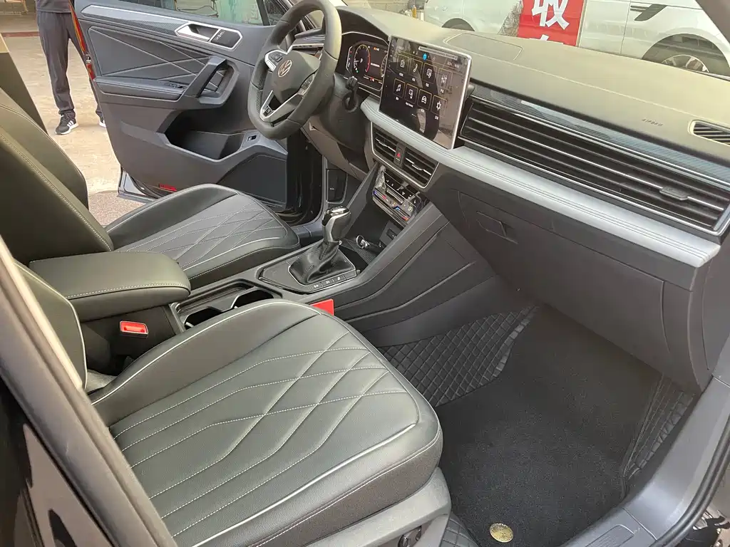 Tiguan L 2024 Outstanding Model 330TSI Automatic Two-wheel Drive R-Line Longyao Edition купить на сайте DeffCars