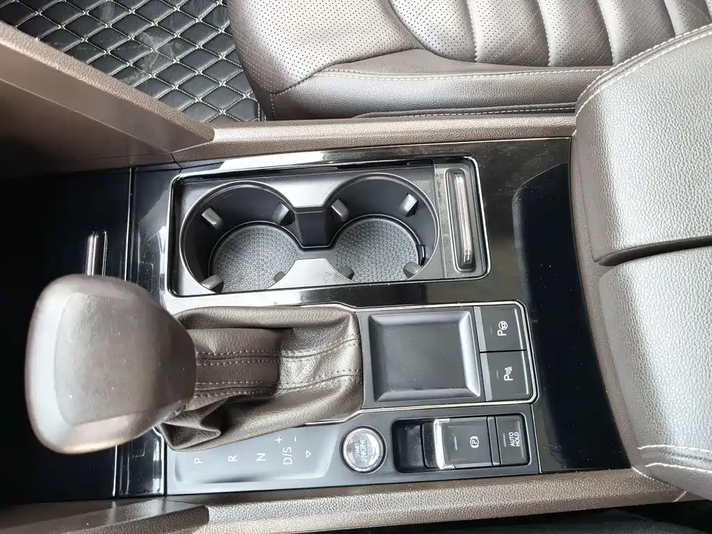 Touron 2017 330TSI two-wheel drive luxury version купить на сайте DeffCars