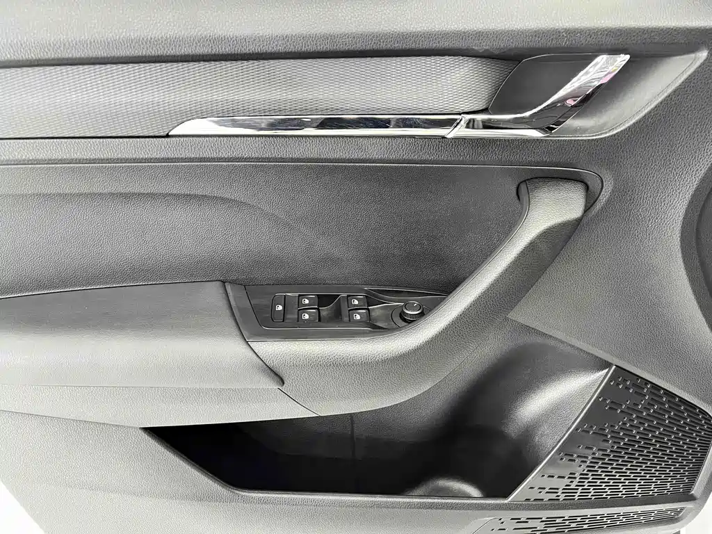 Komic 2023 facelift 1.5L automatic comfort version купить на сайте DeffCars
