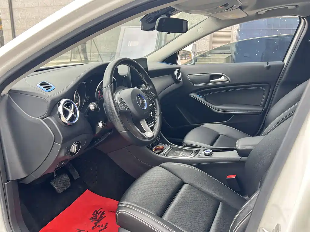 Mercedes-Benz GLA 2018 GLA 200 Fashion Model купить на сайте DeffCars