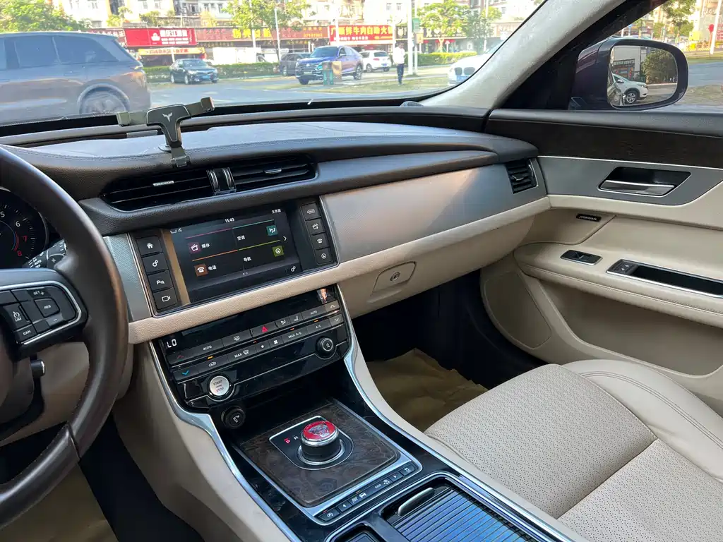 Jaguar XFL 2017 XFL 2.0T 240PS Deluxe Edition купить на сайте DeffCars