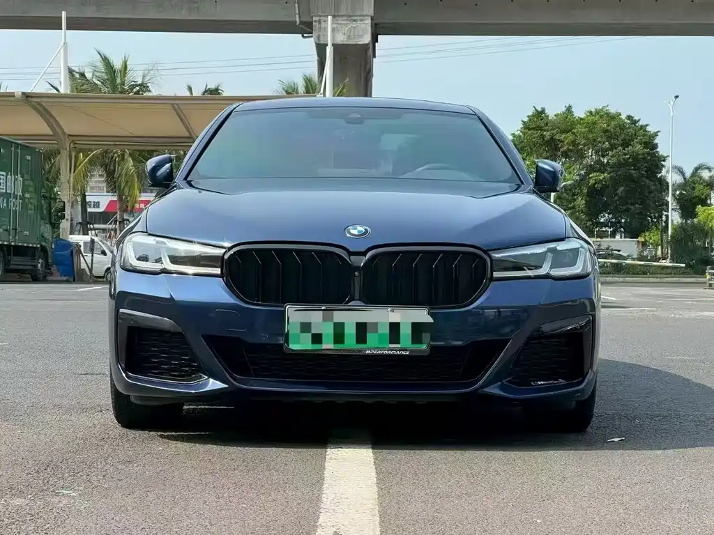 BMW 5 Series New Energy 2021 535Le M Sports Package купить на сайте DeffCars