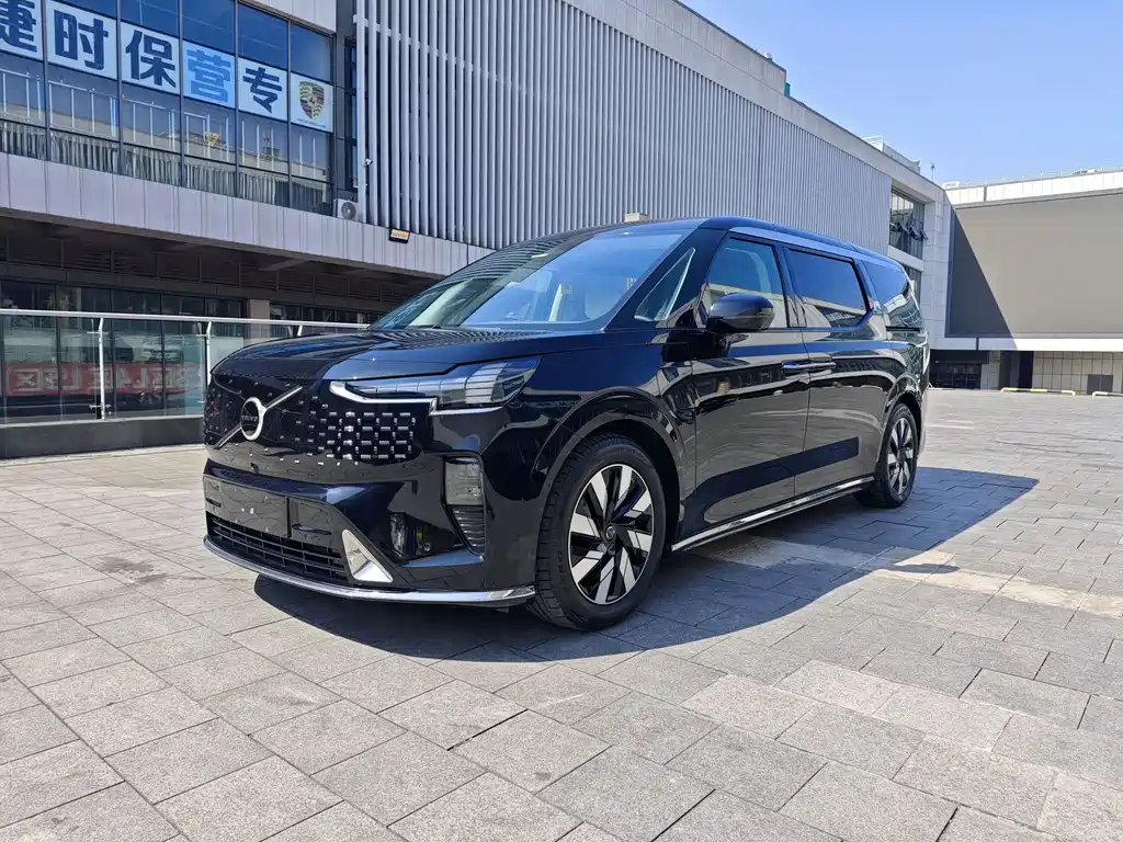 Volvo EM90 2025 Ultra Six Seater купить на сайте DeffCars
