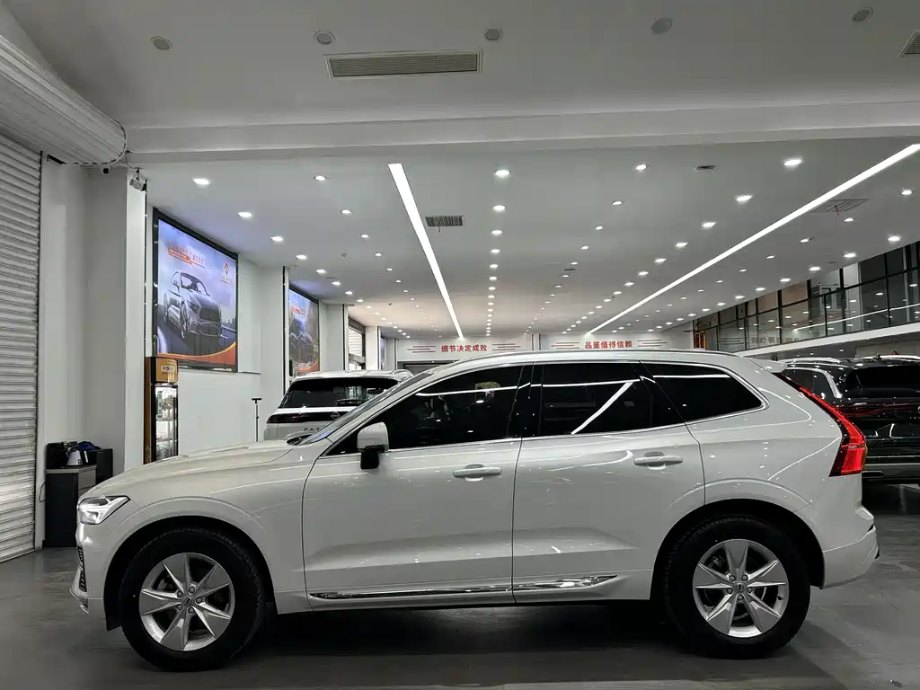 Volvo XC60 2022 B5 four-wheel drive Zhiyi Luxury Edition купить на сайте DeffCars
