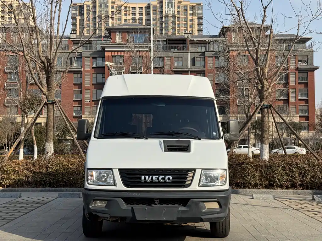 Iveco is proud of the 2020 2.5T A35 passenger bus, single tire, mid-top, 5-9 seats, National VI купить на сайте DeffCars