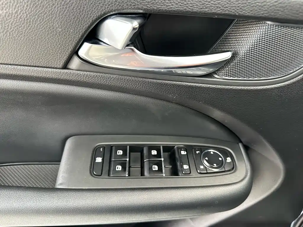 Trumpchi M6 2019 270T Automatic Exclusive Edition (seven seats) National V купить на сайте DeffCars