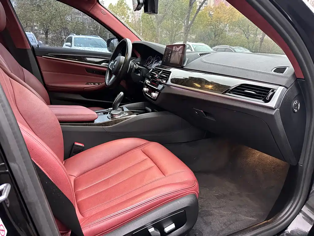BMW 5 Series 2019 530Li Leading M Sports Package купить на сайте DeffCars