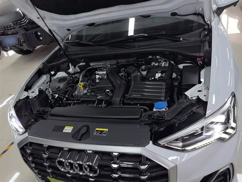 Audi Q3 2023 35 TFSI Fashionable and Dynamic (1.5T) купить на сайте DeffCars