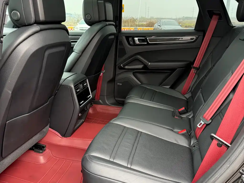 Cayenne New Energy 2023 Cayenne E-Hybrid 2.0T купить на сайте DeffCars