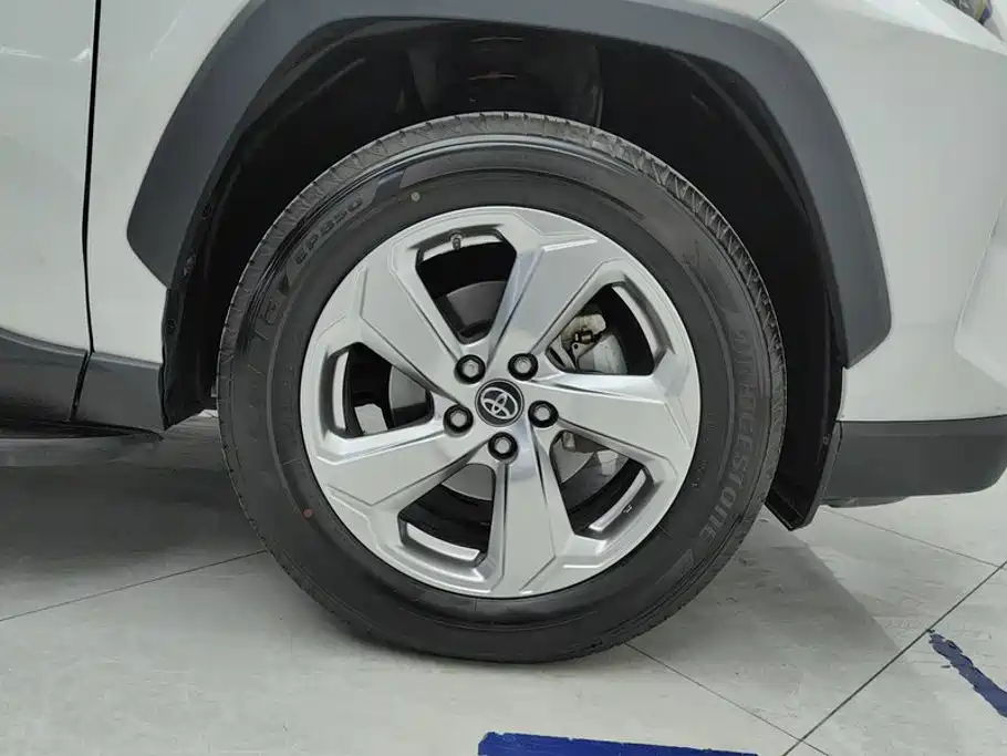 RAV4 Rongfang 2022 2.0L CVT two-wheel drive fashion Plus version купить на сайте DeffCars