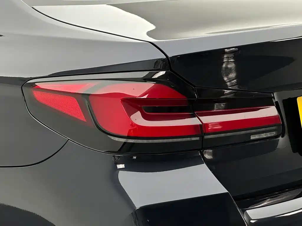 BMW 5 Series 2021 530Li Leading M Sports Package купить на сайте DeffCars