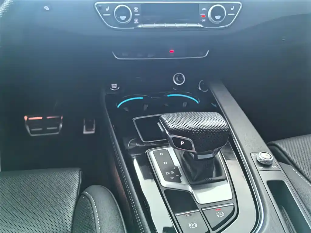 Audi A4L 2024 40 TFSI luxury and dynamic model купить на сайте DeffCars