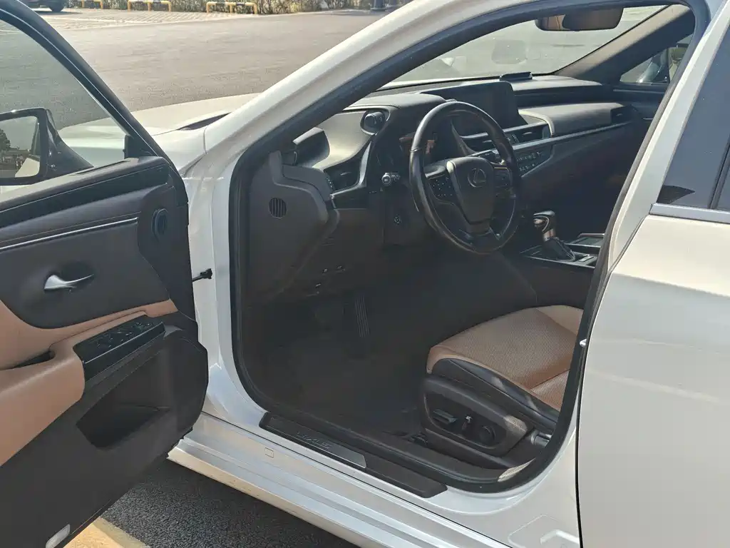 Lexus ES 2020 300h Excellence Edition National V купить на сайте DeffCars