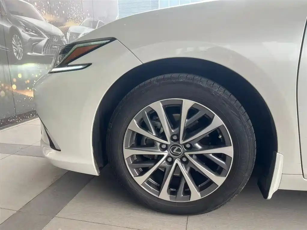 Lexus ES 2023 200 Excellence Edition купить на сайте DeffCars