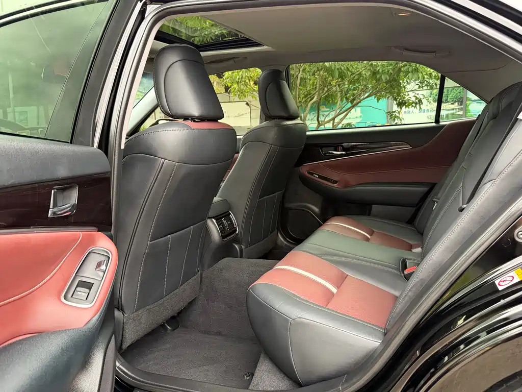 Crown 2017 2.0T Sports Edition купить на сайте DeffCars
