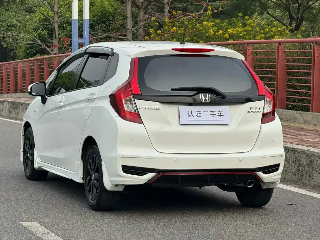 Fit 2018 1.5L CVT Fashion Edition купить на сайте DeffCars