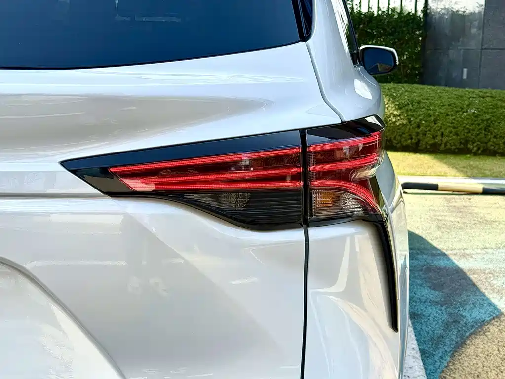 SIENNA 2021 2.5L Hybrid Premium Edition купить на сайте DeffCars