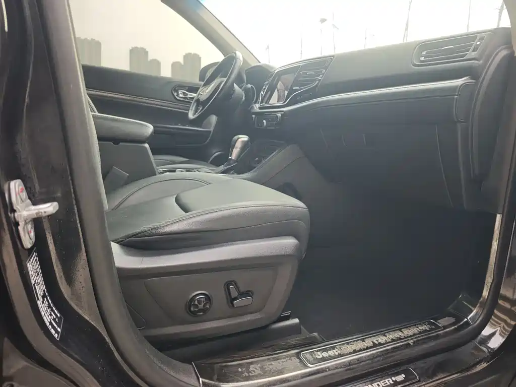 Commander 2018 2.0T 2WD Premium Edition National V купить на сайте DeffCars