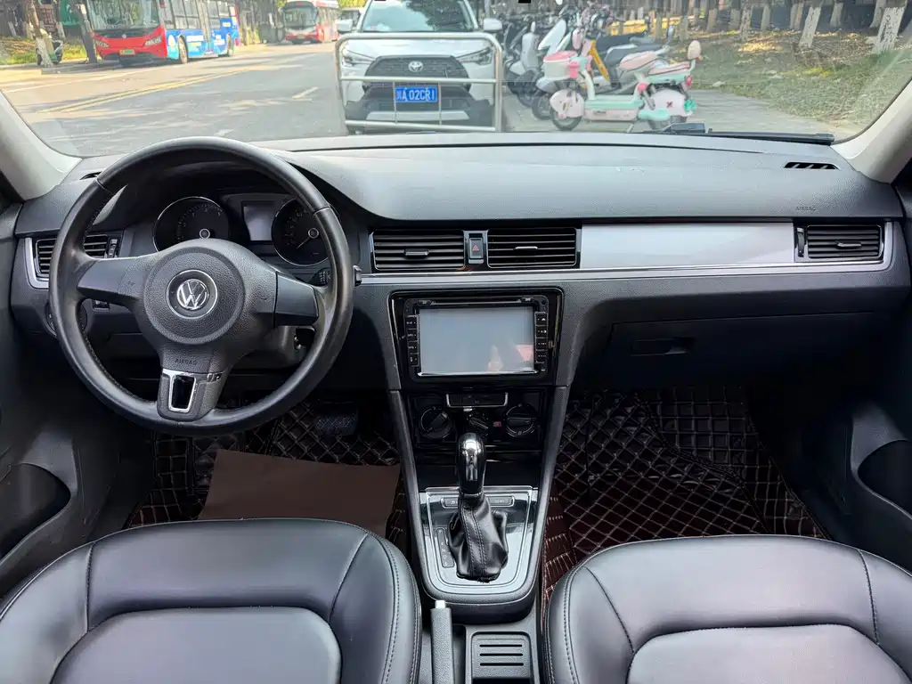 Bora 2015 Premium Edition 1.6L Automatic Fashion Model купить на сайте DeffCars