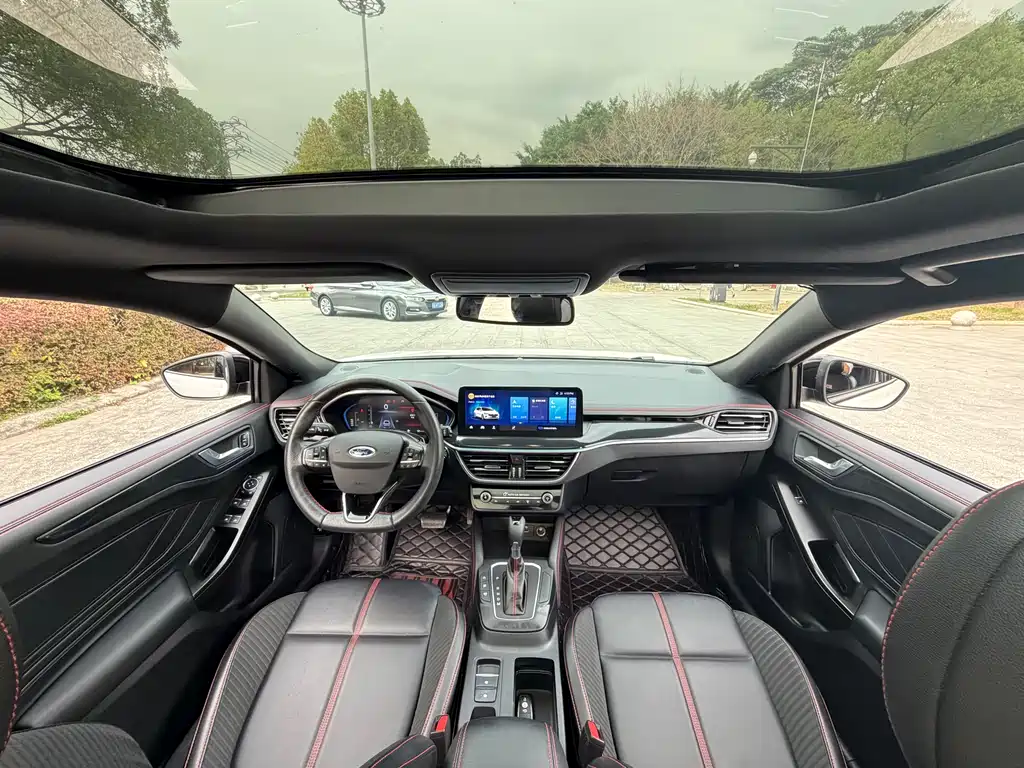 Focus 2022 Hatchback EcoBoost 180 Automatic ST Line купить на сайте DeffCars