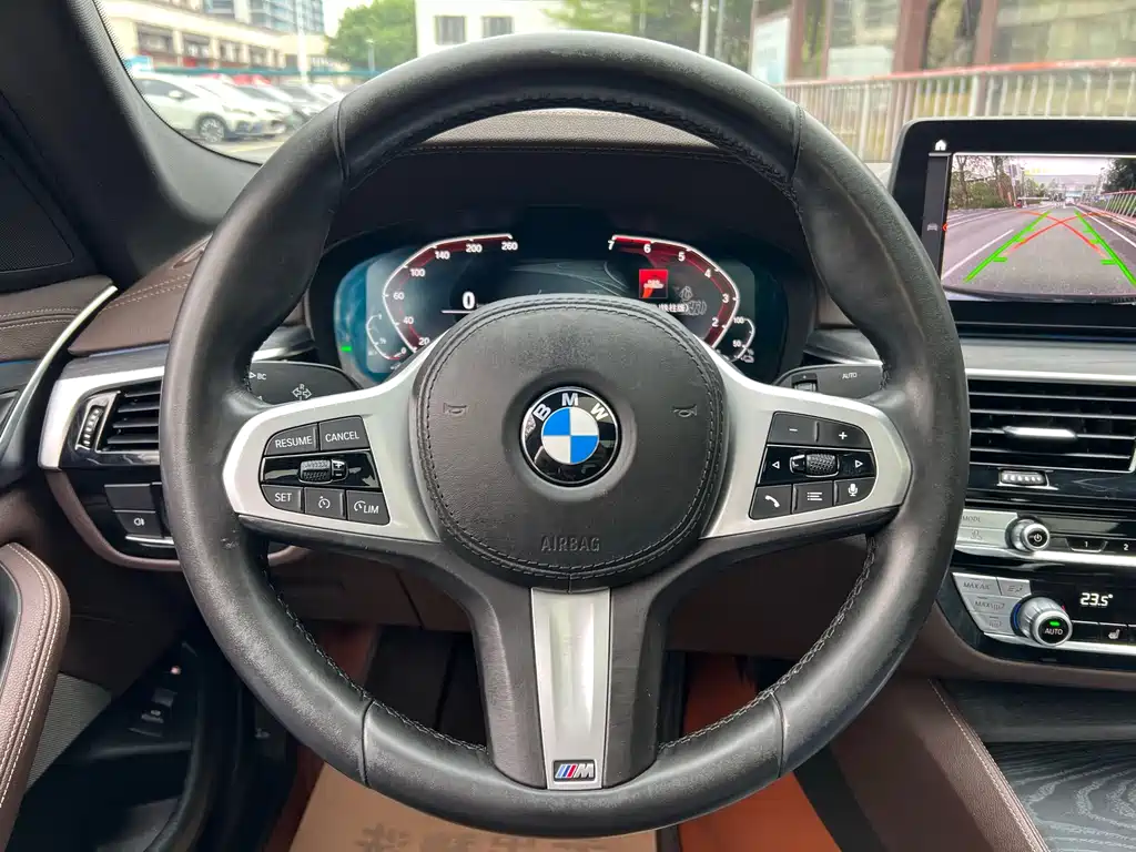 BMW 5 Series New Energy 2021 535Le M Sports Package купить на сайте DeffCars