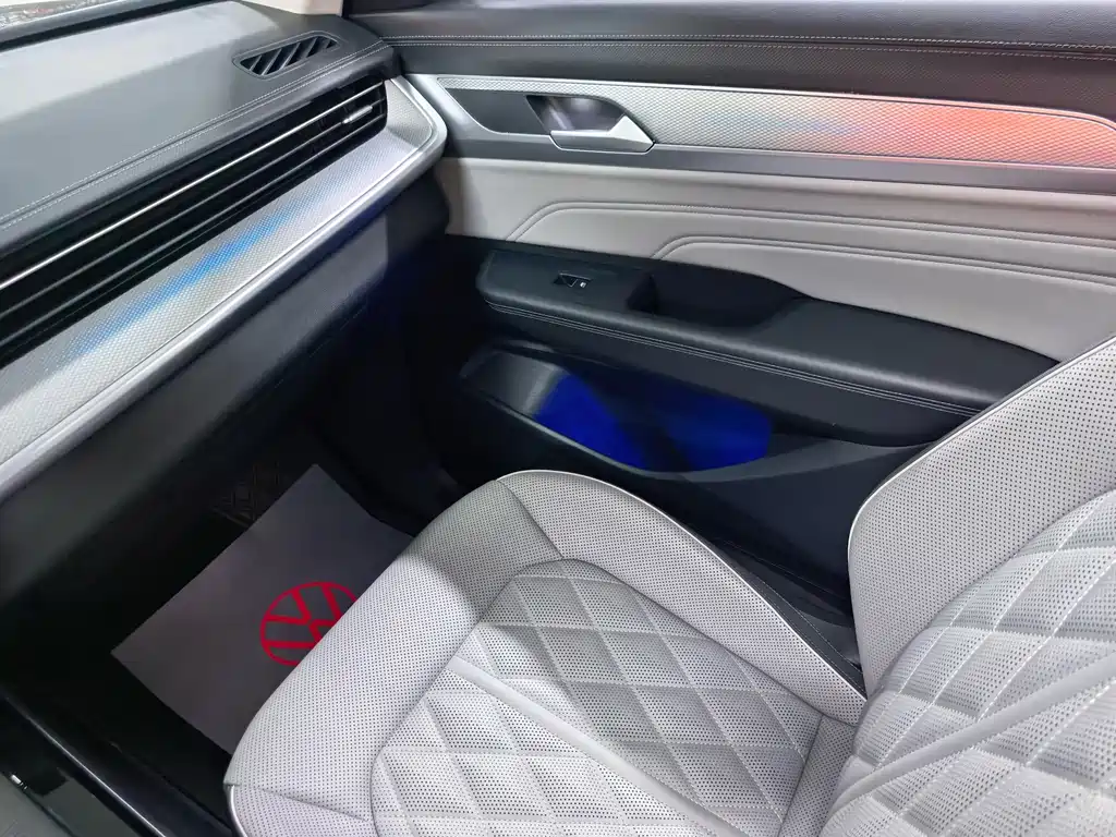 Lan Xun 2023 380TSI four-wheel drive R-Line first edition купить на сайте DeffCars