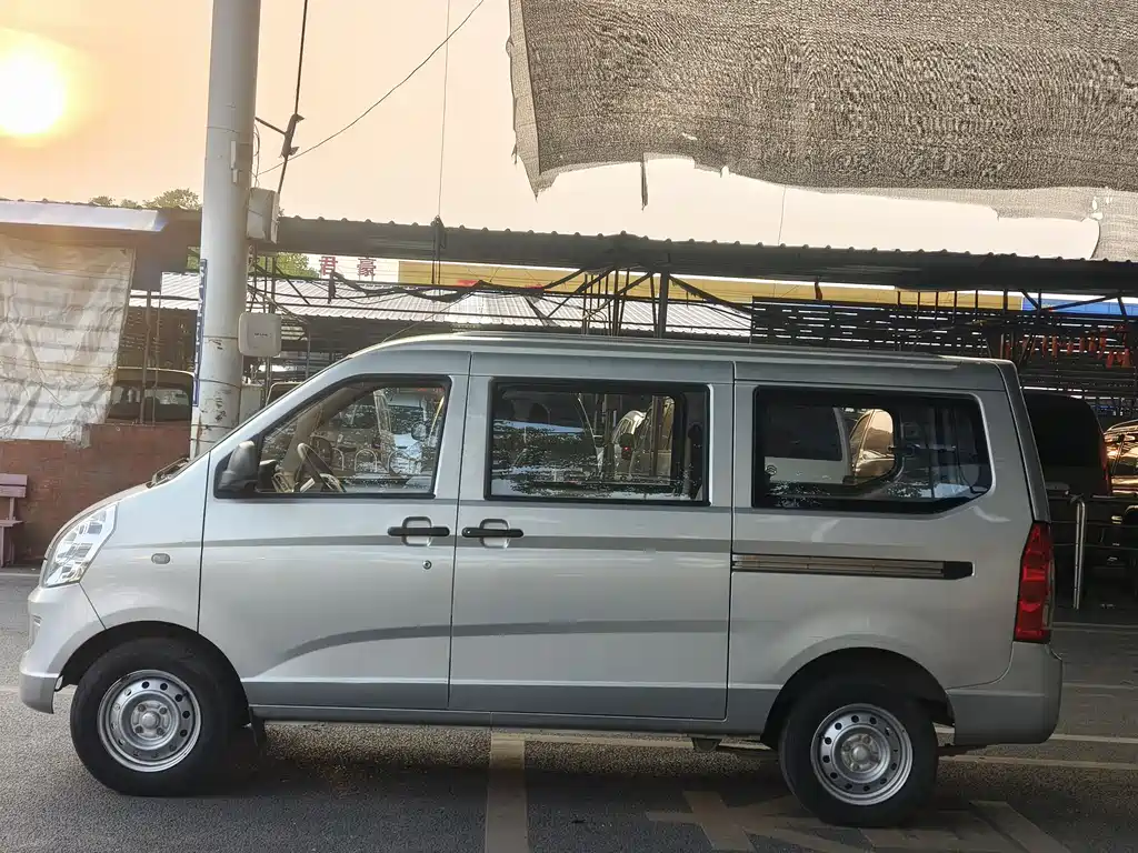 Wuling Rongguang S 2021 1.2L standard air-conditioned version 5-seat LSI купить на сайте DeffCars