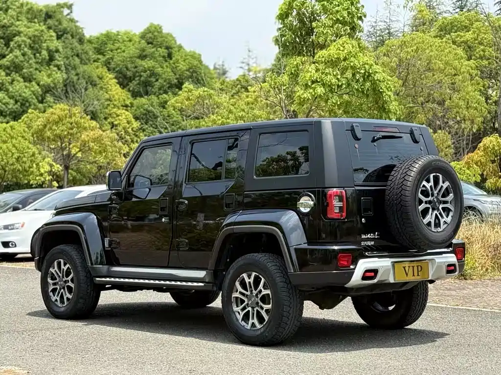 Beijing off-road BJ40 2023 2.0T automatic four-wheel drive city hunter version knight type купить на сайте DeffCars