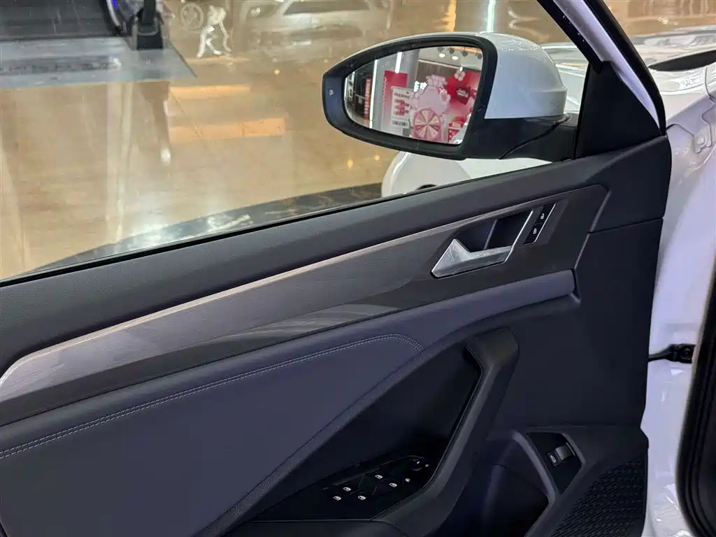 Sagitar 2025 facelift 300TSI DSG flyover version купить на сайте DeffCars