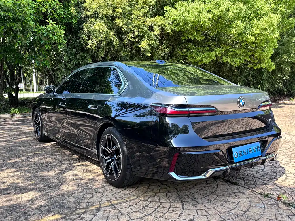 BMW 7 Series 2023 735Li M Sports Package купить на сайте DeffCars