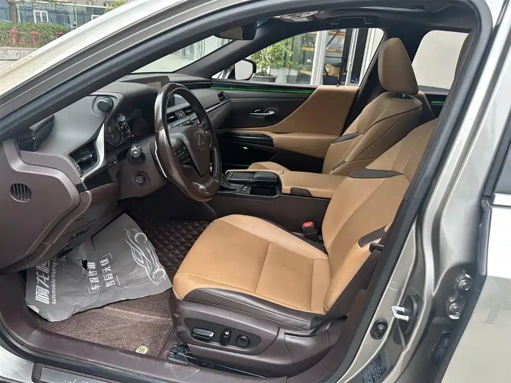 Lexus ES 2020 300h Excellence Edition купить на сайте DeffCars