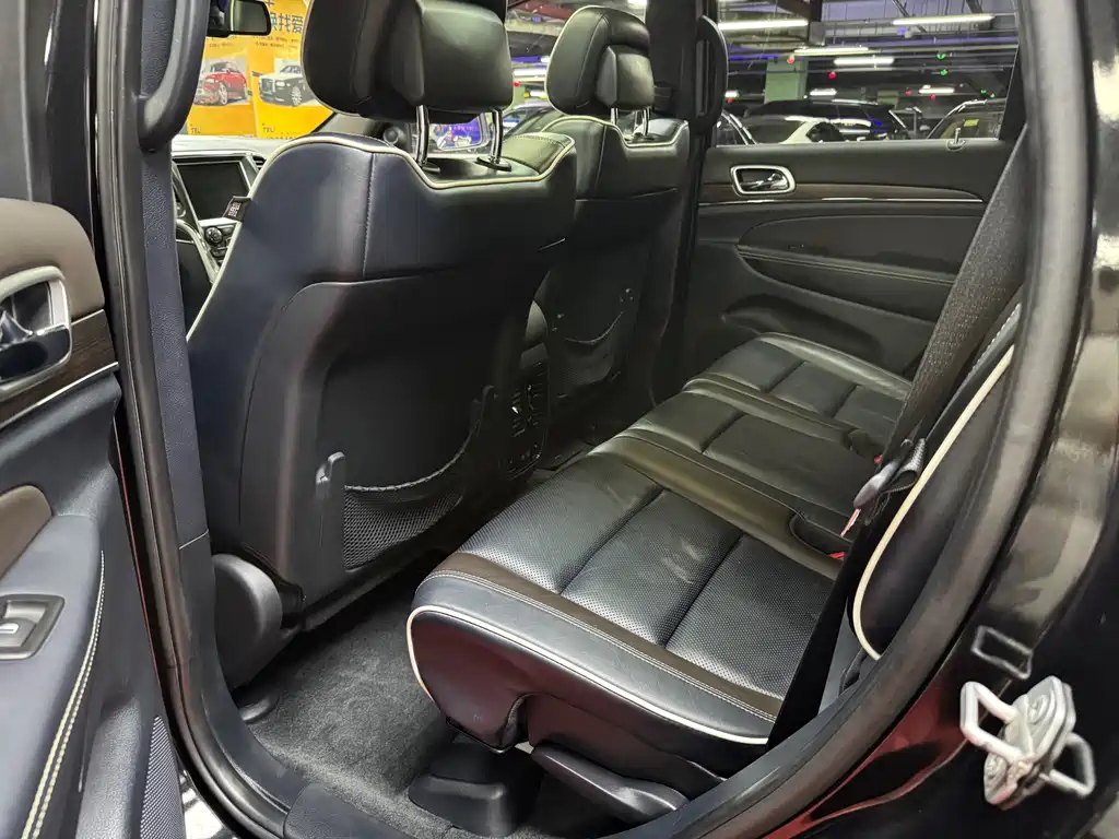 Grand Cherokee imported 2016 3.6L luxury navigation version купить на сайте DeffCars