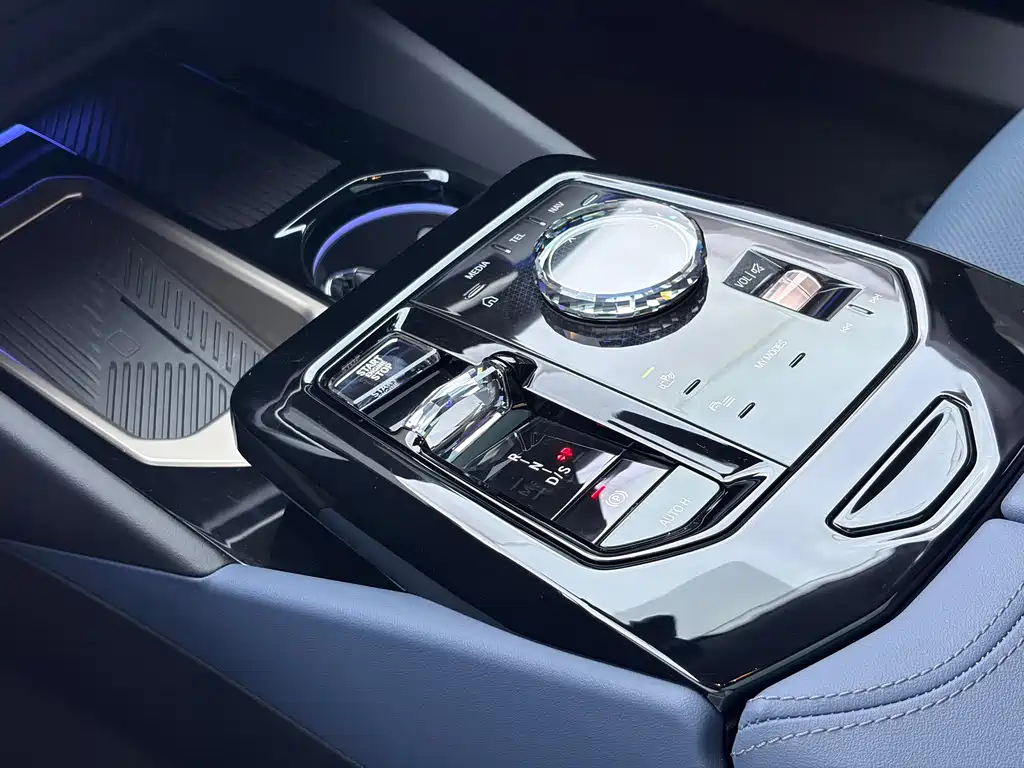 BMW 5 Series 2024 530Li Exclusive M Sports Package купить на сайте DeffCars