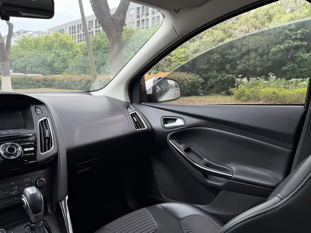 Focus 2018 hatchback classic 1.6L automatic stylish smart mobility version купить на сайте DeffCars