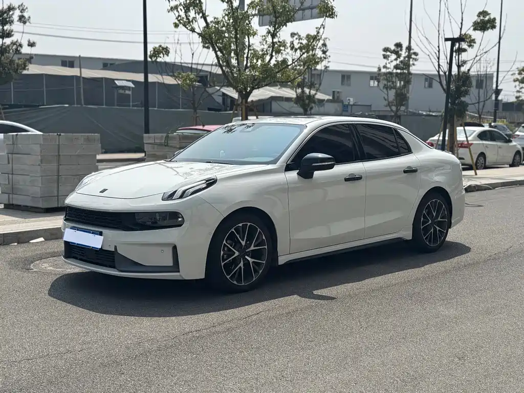 Lynk & Co 03 2022 1.5TD DCT Pro купить на сайте DeffCars