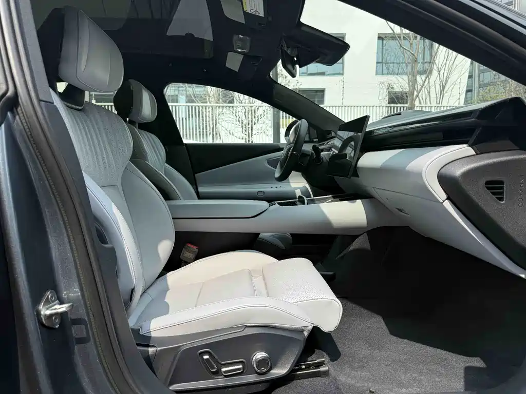 Lynk & Co Z10 2024 95kWh 702km four-wheel drive smart driving Ultra купить на сайте DeffCars