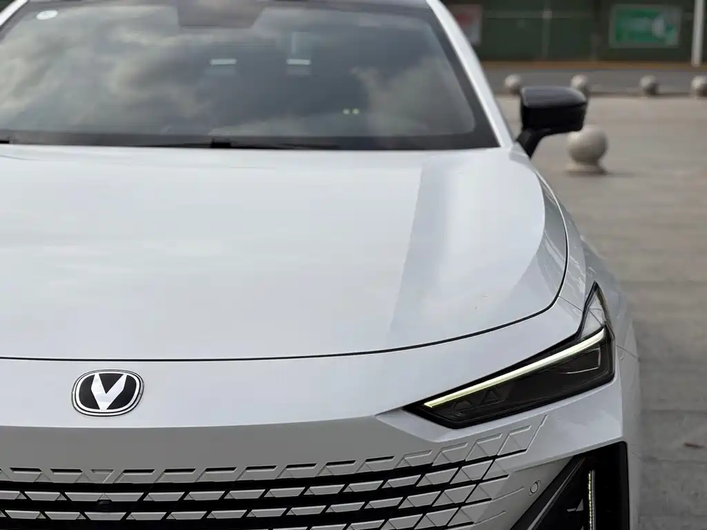 Changan UNI-V 2022 1.5T premium model купить на сайте DeffCars