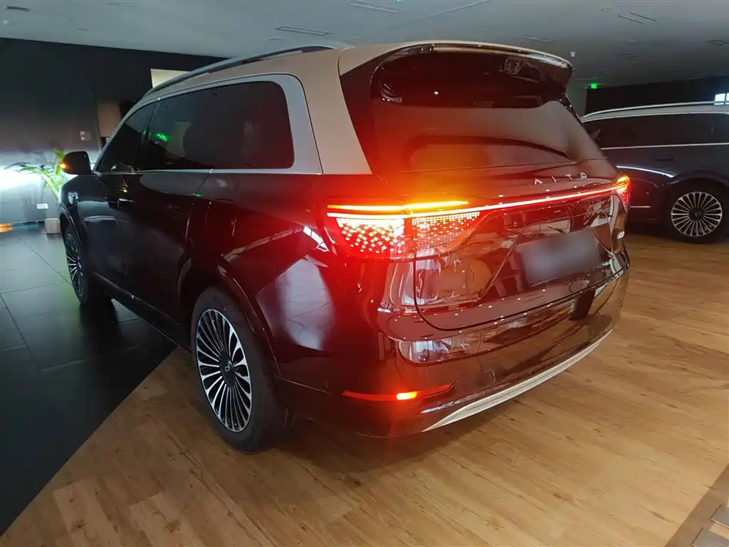 Wenjie M9 2025 extended range Ultra version 52kWh 5-seat version 192-line lidar) купить на сайте DeffCars