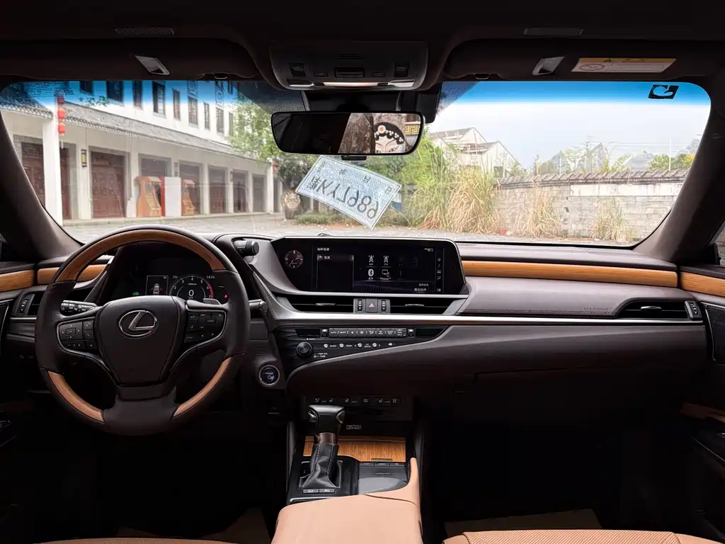 Lexus ES 2020 300h Executive Edition купить на сайте DeffCars