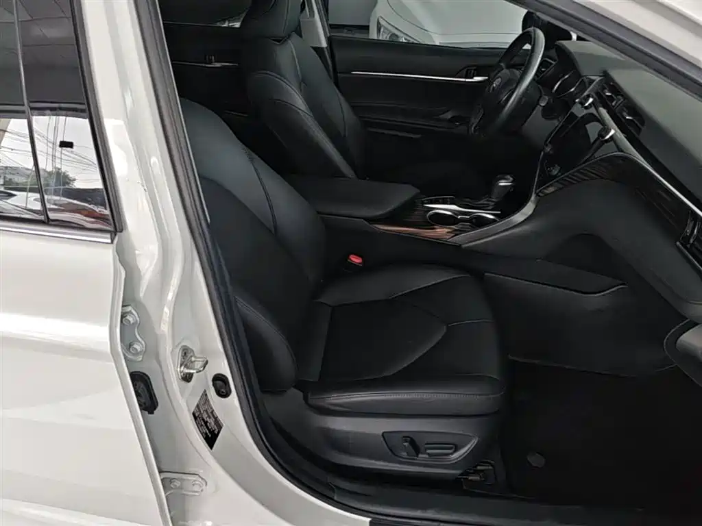 Camry 2019 facelift 2.5G Deluxe Edition купить на сайте DeffCars
